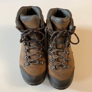 Vibram REI super sturdy hiking boots real leather